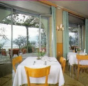 Hotel San Faustino Torri Del Benaco 2*,